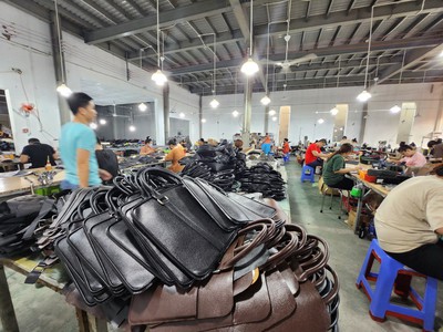 Xưởng cung cấp cặp công sở số lượng lớn cho doanh nghiệp 7