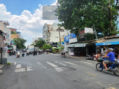 Cho thuê nhà mặt tiền độc lập 100m , 3tầng, 25triệu-gần ngã tư 1