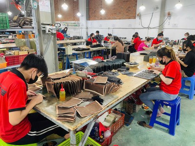 Local Brand Cần Tìm Xưởng Gia Công Ví Da 9