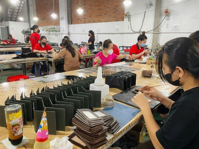 Local Brand Cần Tìm Xưởng Gia Công Ví Da 10