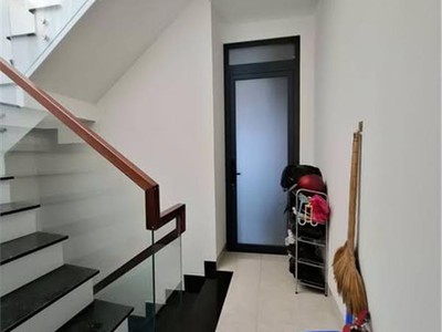 chdv bùi thị xuân sát phạm văn hai giáp phú nhuận gần sân bay. 1