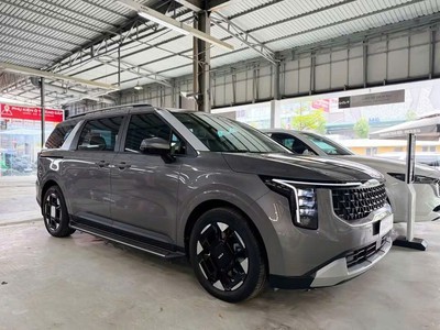 Em còn duy nhất 01 Xe KIA CARNIVAL LUXURY VIN 2025 mới 100 ưu đãi lên tới 150 triệu 1
