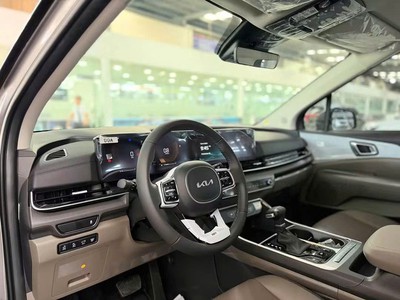 Em còn duy nhất 01 Xe KIA CARNIVAL LUXURY VIN 2025 mới 100 ưu đãi lên tới 150 triệu 3