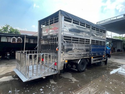 Xe chở gia súc 6 tấn 2