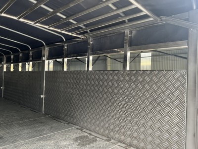 Xe chở gia súc 6 tấn 4