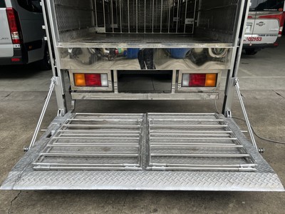 Xe chở gia súc 6 tấn 3