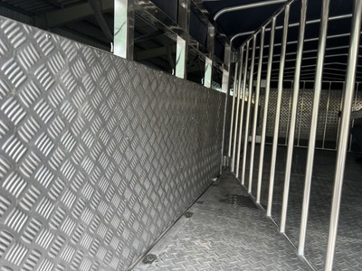 Xe chở gia súc 6 tấn 5