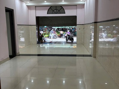 Cho thuê nhà mặt tiền đối diện chợ vị trí đẹp, thuận tiện kinh doanh 0