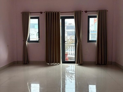 Cho thuê nhà mặt tiền đối diện chợ vị trí đẹp, thuận tiện kinh doanh 2