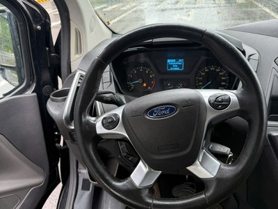 Ford Tourneo 2019   2.0 Máy Xăng   9 Chỗ 1