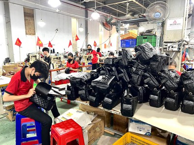 Nhận Gia Công Đồ Da Cho Brand   Lên Mẫu Duyệt, Sản Xuất Hàng Loạt 3