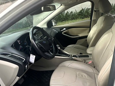 Xe Ford focus titanium đời 2016 nhập khẩu nguyên chiếc 3