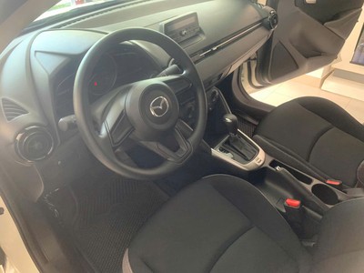 New Mazda 2 2026 chỉ từ 138 triệu nhận xe 4